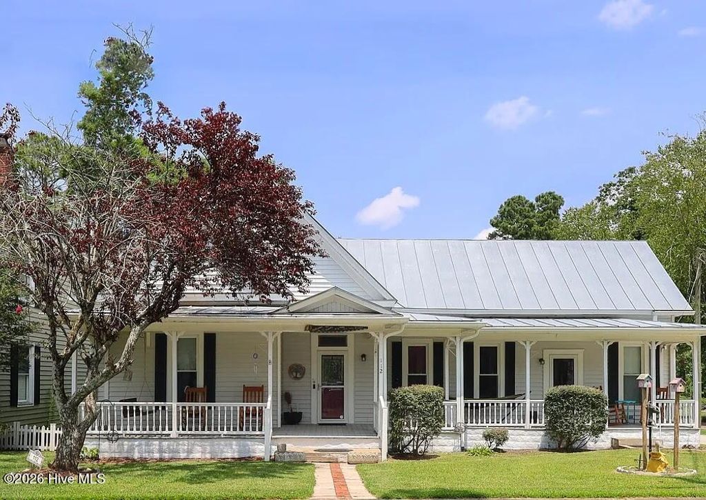 Photo of 112 W Foy Street, Richlands, NC 28574 (MLS # 100553395)