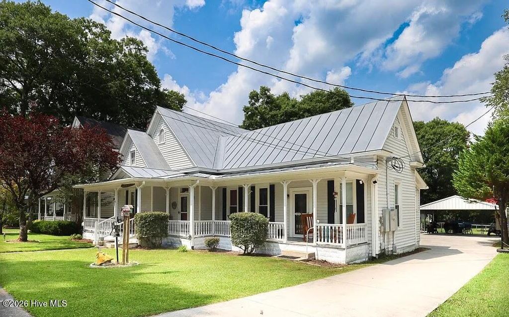 Photo of 112 W Foy Street, Richlands, NC 28574 (MLS # 100553395)