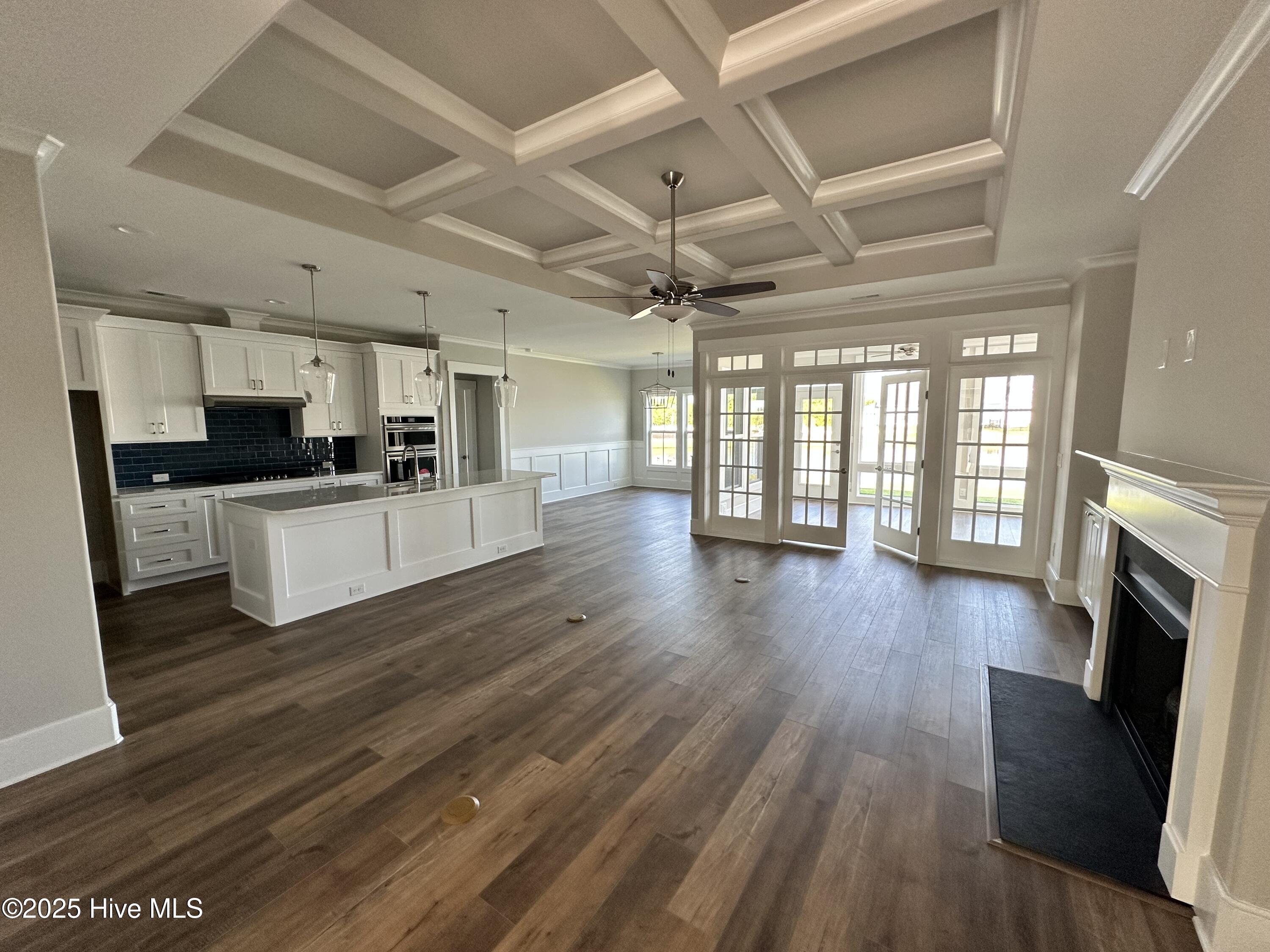 1227 Bella Vista Lane NE