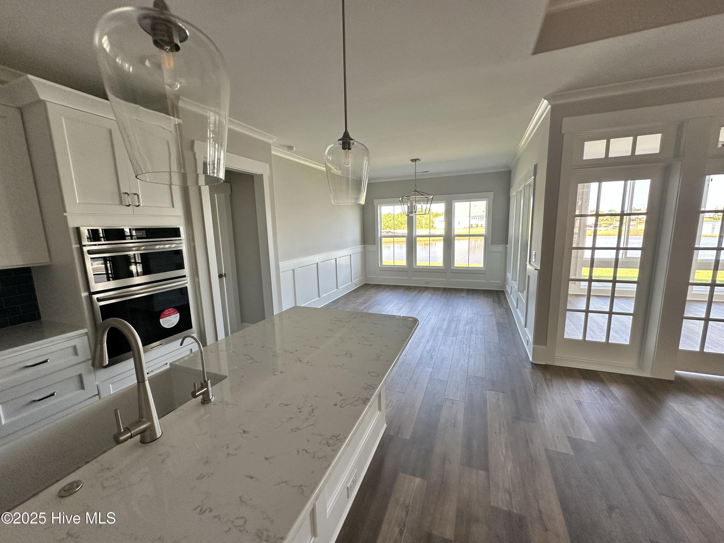 1227 Bella Vista Lane NE