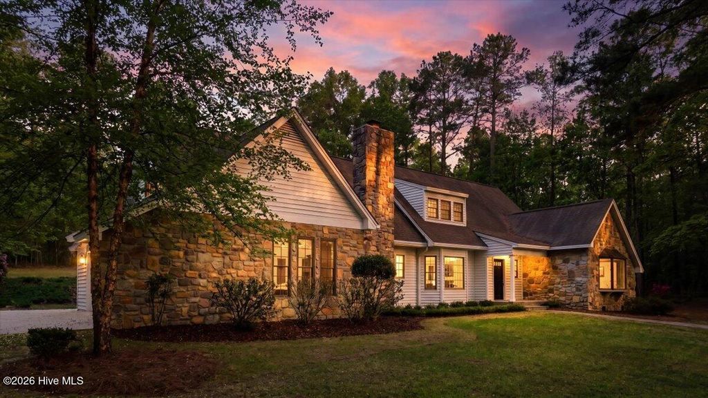 Photo of 141 Bridgewater Drive, Southern Pines, NC 28387 (MLS # 100568452)
