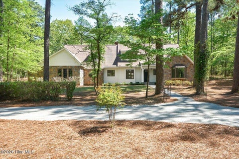 Homes For Sale - 141 Bridgewater Drive<br/> Southern Pines, NC 28387