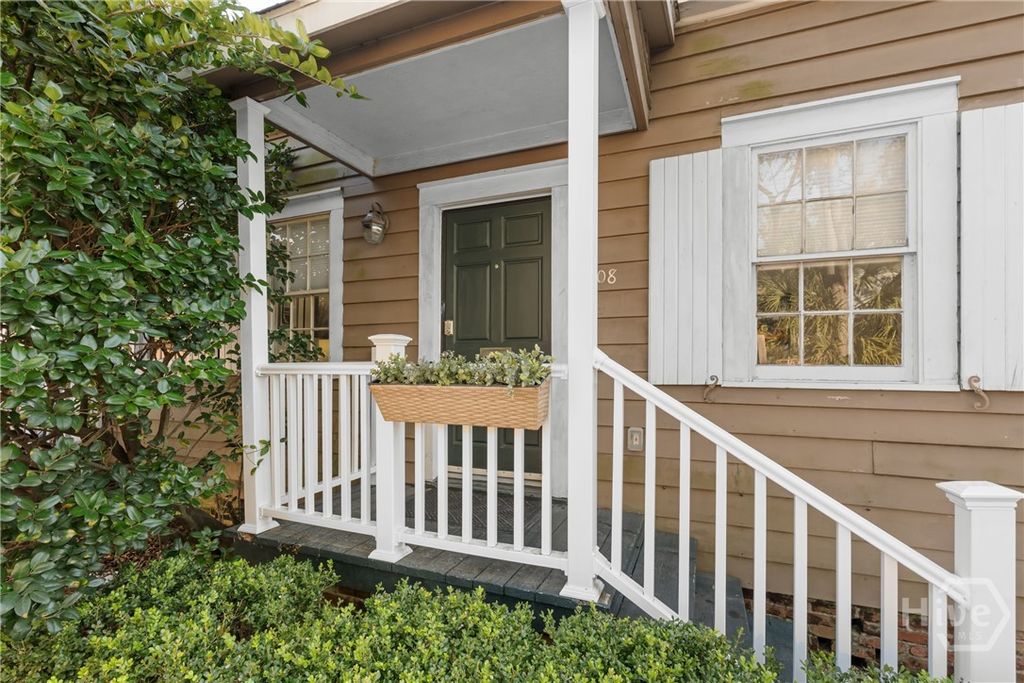 Photo of 108 W Duffy Lane, Savannah, GA 31401 (MLS # SA351552)