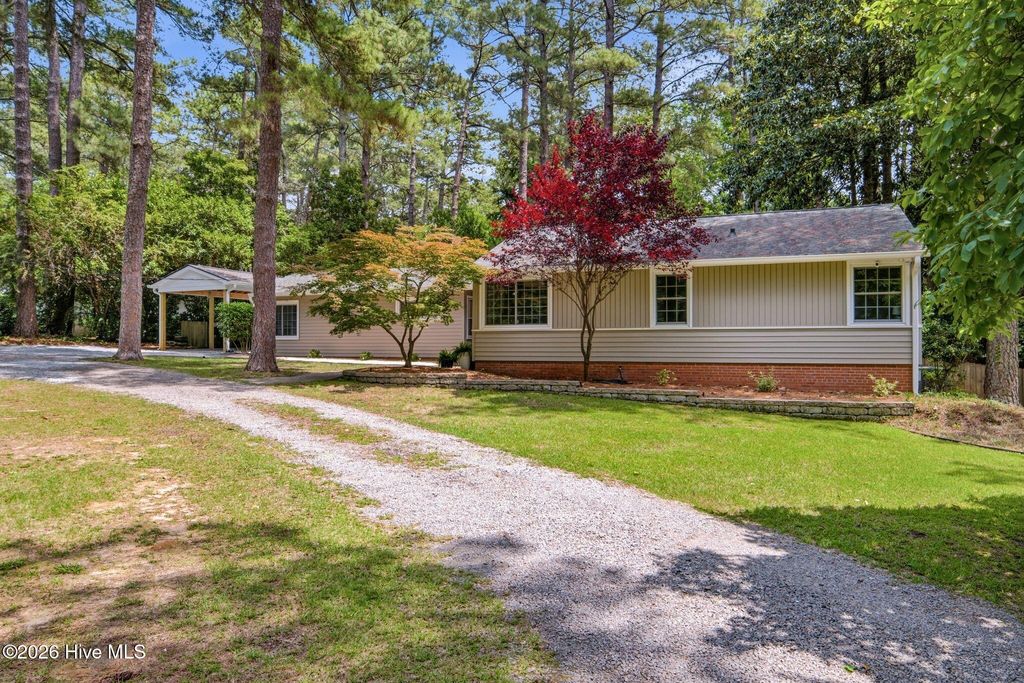 Photo of 555 S Valley Road, Southern Pines, NC 28387 (MLS # 100578042)