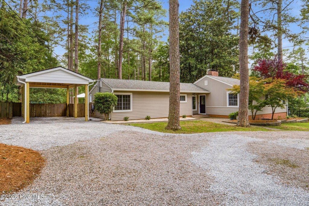 Photo of 555 S Valley Road, Southern Pines, NC 28387 (MLS # 100578042)
