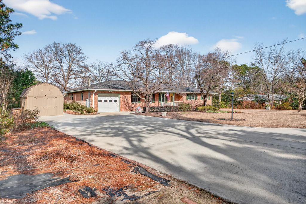 Photo of 221 NW Gregg Avenue NW, Aiken, SC 29801 (MLS # 100578070)