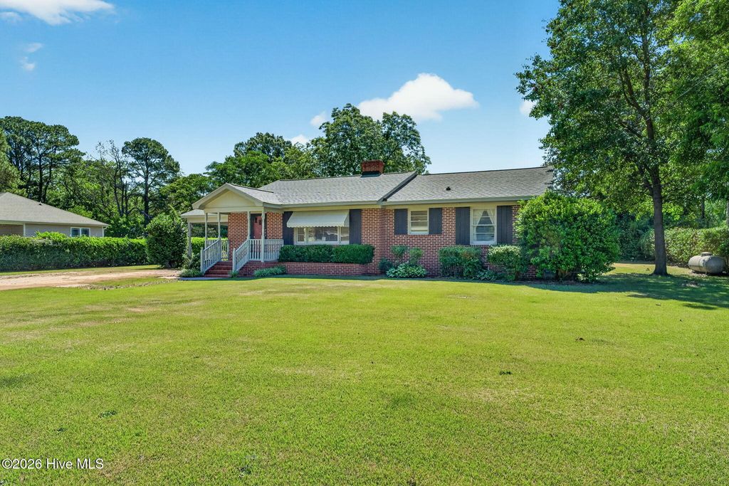 Photo of 403 S Pearl Street, Princeton, NC 27569 (MLS # 100576039)