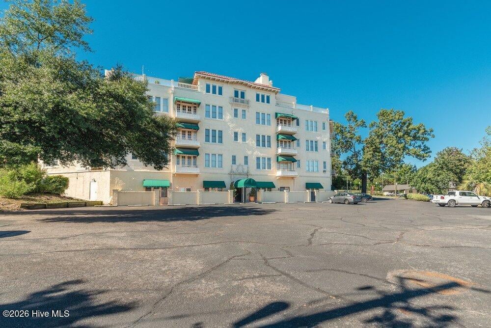2068 Walton Way 500