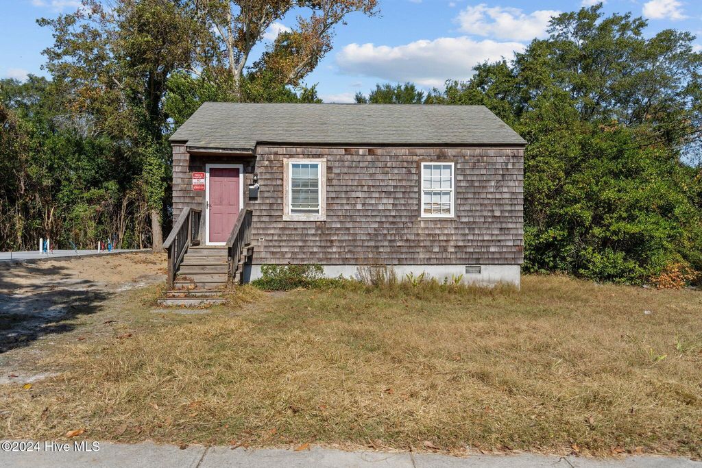 Photo of 1015 Queen Street, Wilmington, NC 28401 (MLS # 100477995)