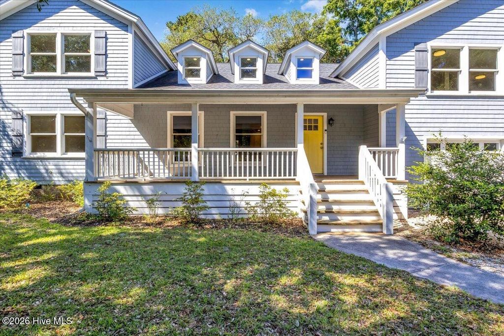 Photo of 1111 Newton Drive SE, Southport, NC 28461 (MLS # 100574223)