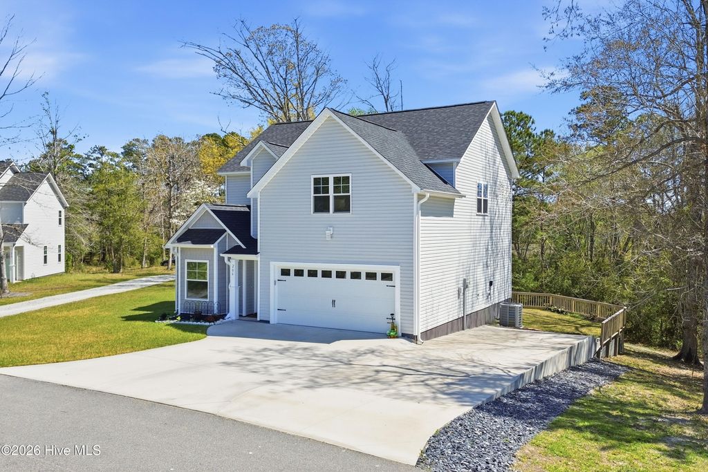 Photo of 206 Baker Road, Hubert, NC 28539 (MLS # 100563821)