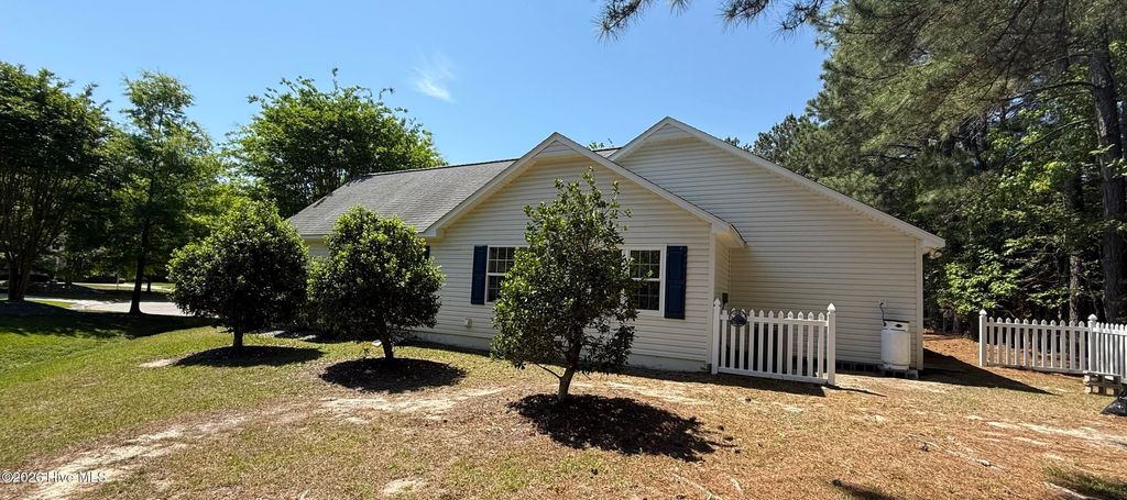 Photo of 605 Windsong N, Swansboro, NC 28584 (MLS # 100568919)