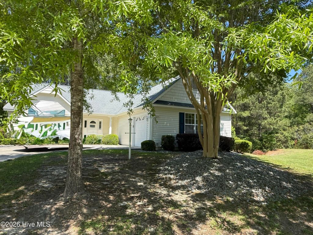 Photo of 605 Windsong N, Swansboro, NC 28584 (MLS # 100568919)