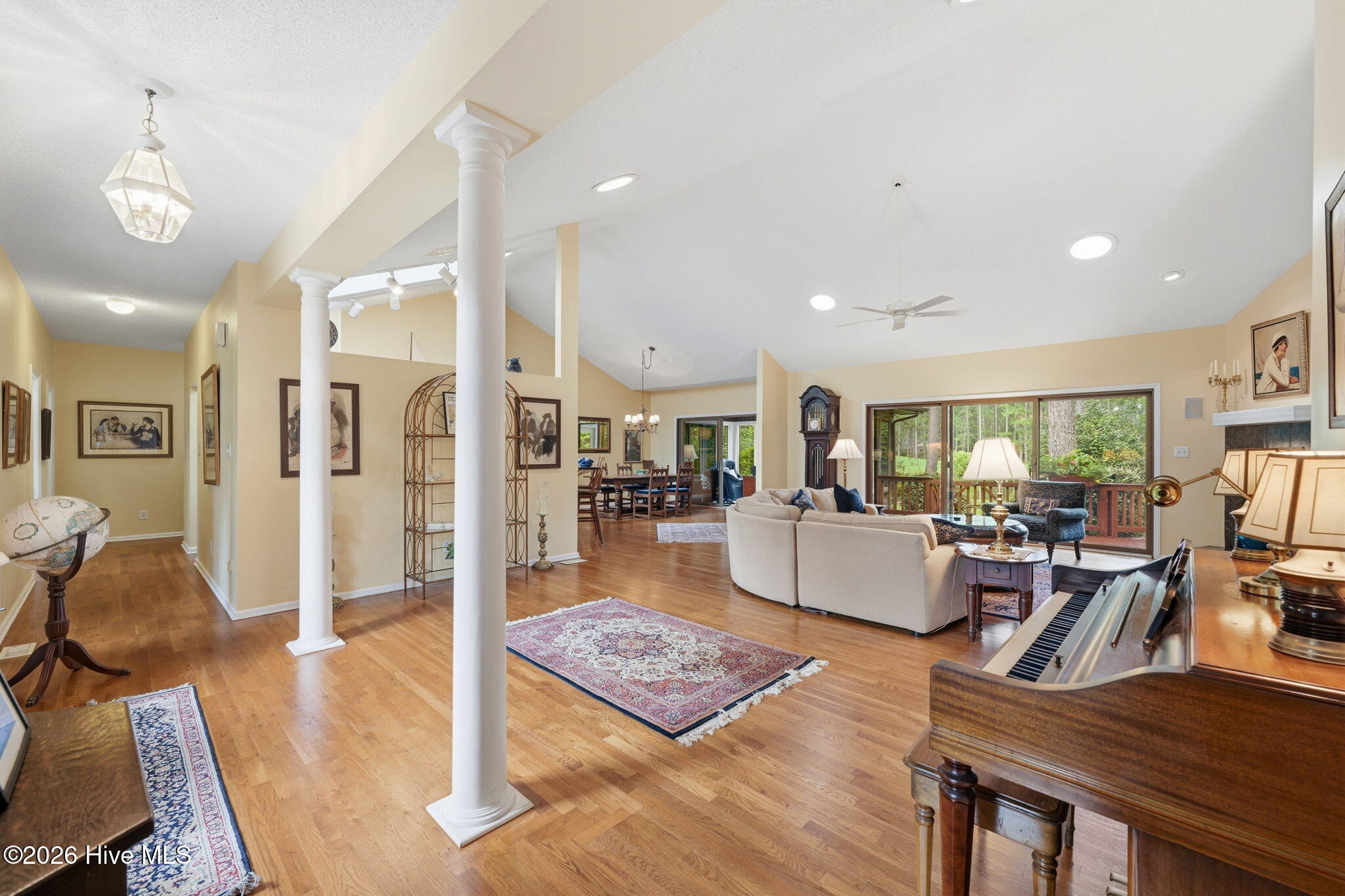 908 Sawgrass Court