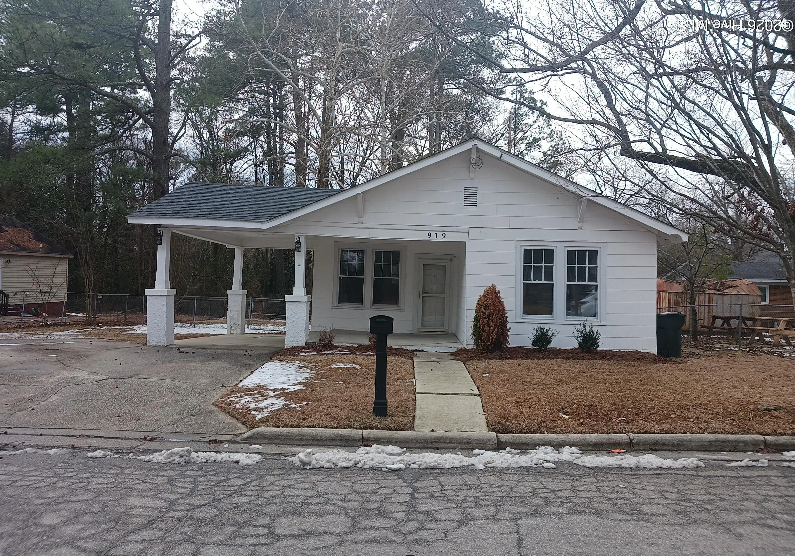 919 College Circle N
