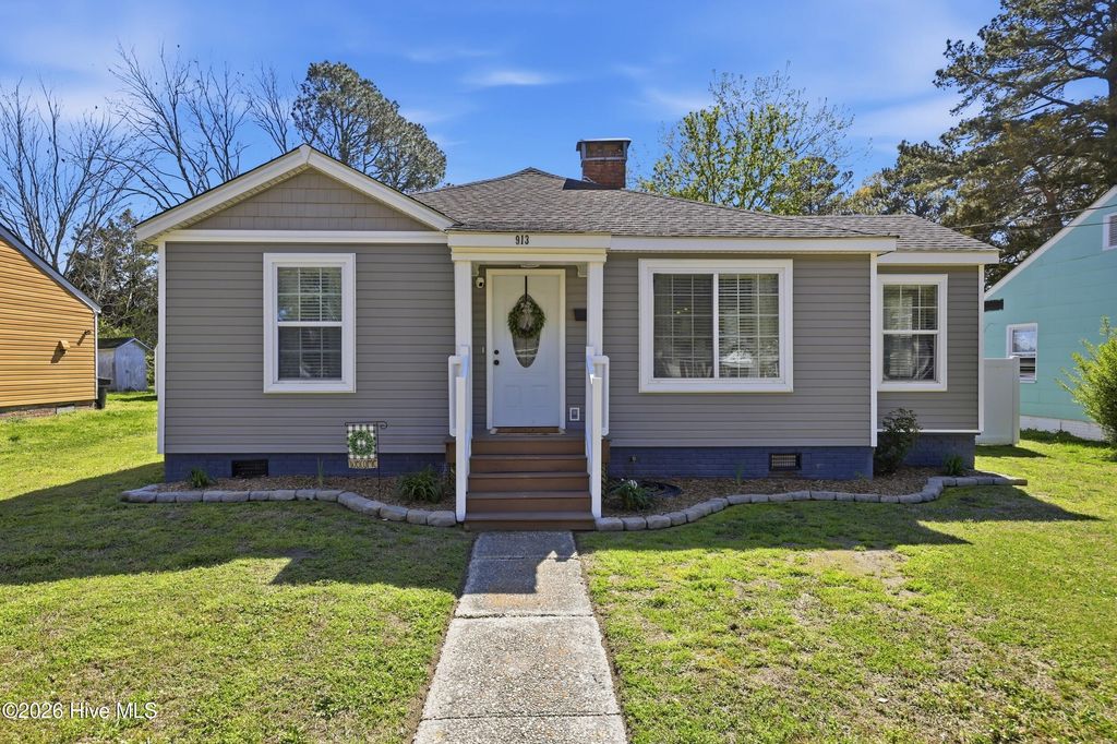 Photo of 913 Bartlett Avenue, Elizabeth City, NC 27909 (MLS # 100563800)