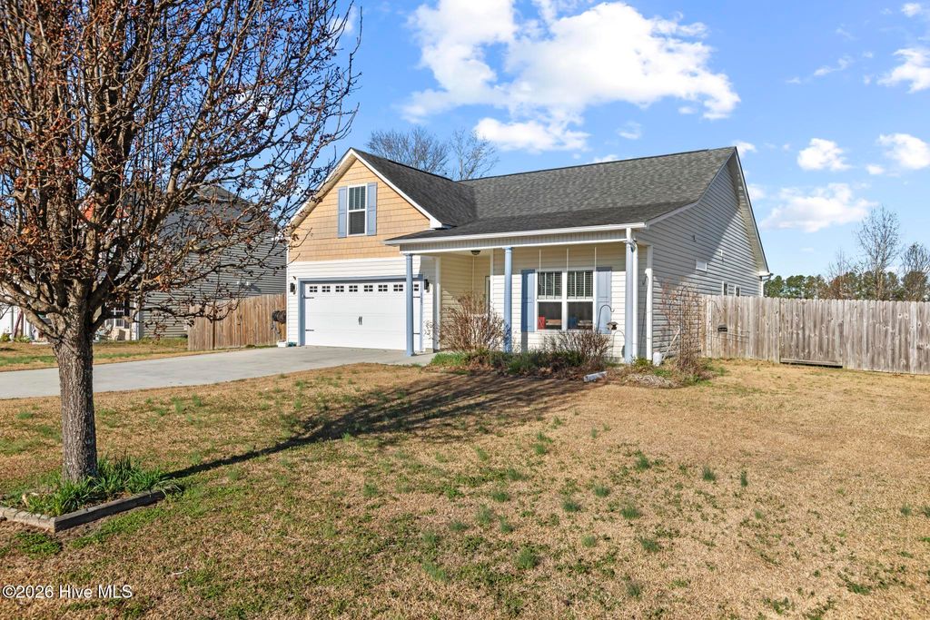 Photo of 127 Landover Drive, Richlands, NC 28574 (MLS # 100550507)
