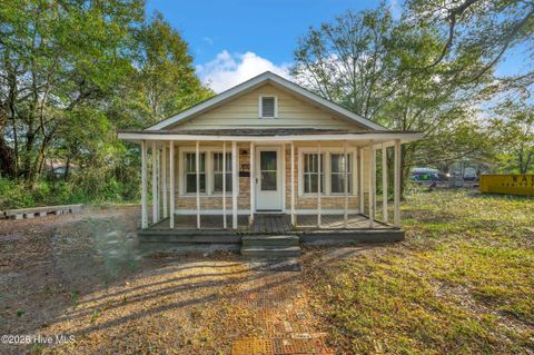 Photo of 610 N Caswell Avenue, Southport, NC 28461 (MLS # 100545934)