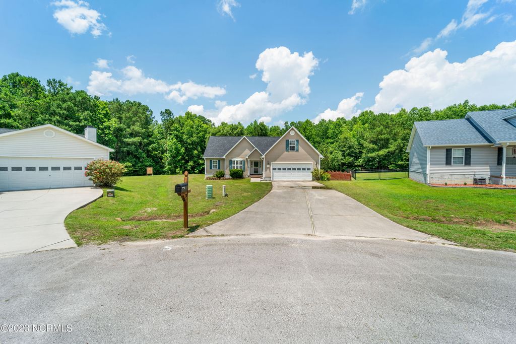 Photo of 103 Appleton Lane, Richlands, NC 28574 (MLS # 100564782)