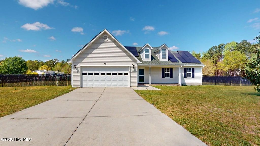 Photo of 308 Parkton Drive, Richlands, NC 28574 (MLS # 100564739)