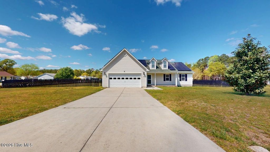 Photo of 308 Parkton Drive, Richlands, NC 28574 (MLS # 100564739)