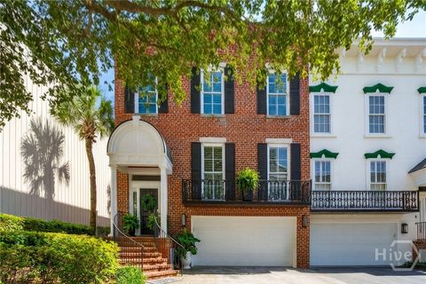 Townhouse For Sale - 42 Chaucer Street<br/> Chatham County, Savannah, GA 31410