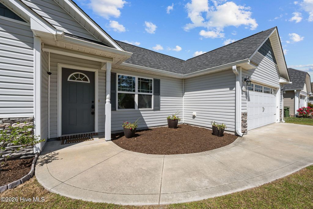 Photo of 221 Breakwater Drive, Sneads Ferry, NC 28460 (MLS # 100568765)