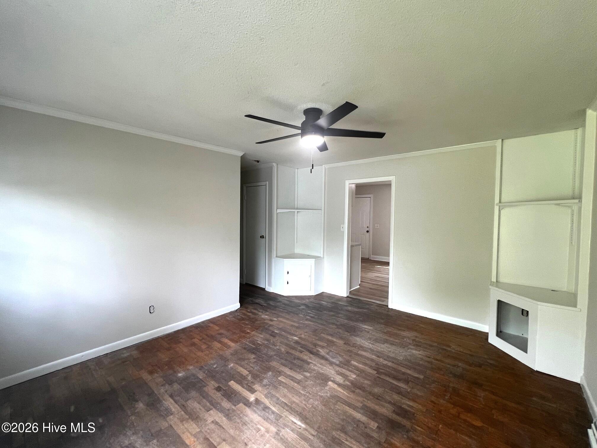3533 Middle Sound Loop Road
