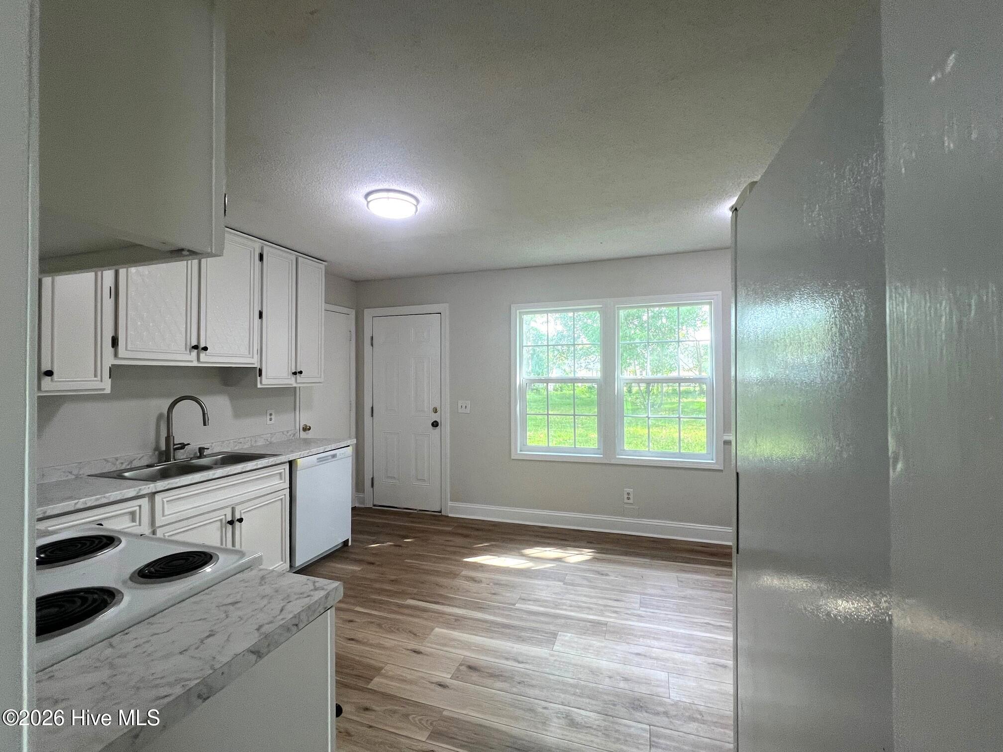 3533 Middle Sound Loop Road
