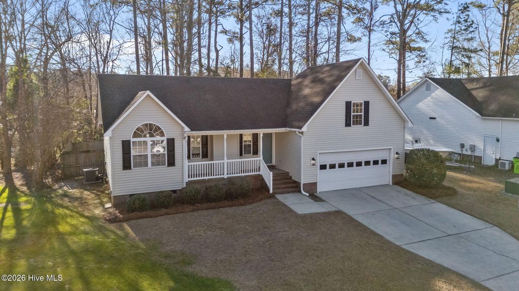 Photo of 136 Leonard Drive, New Bern, NC 28560 (MLS # 100553141)