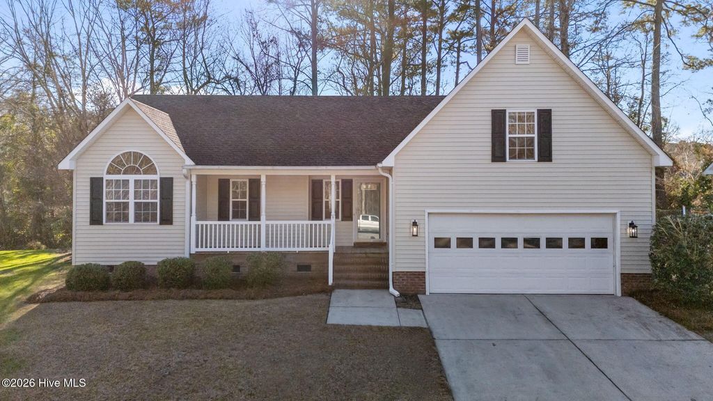Photo of 136 Leonard Drive, New Bern, NC 28560 (MLS # 100553141)