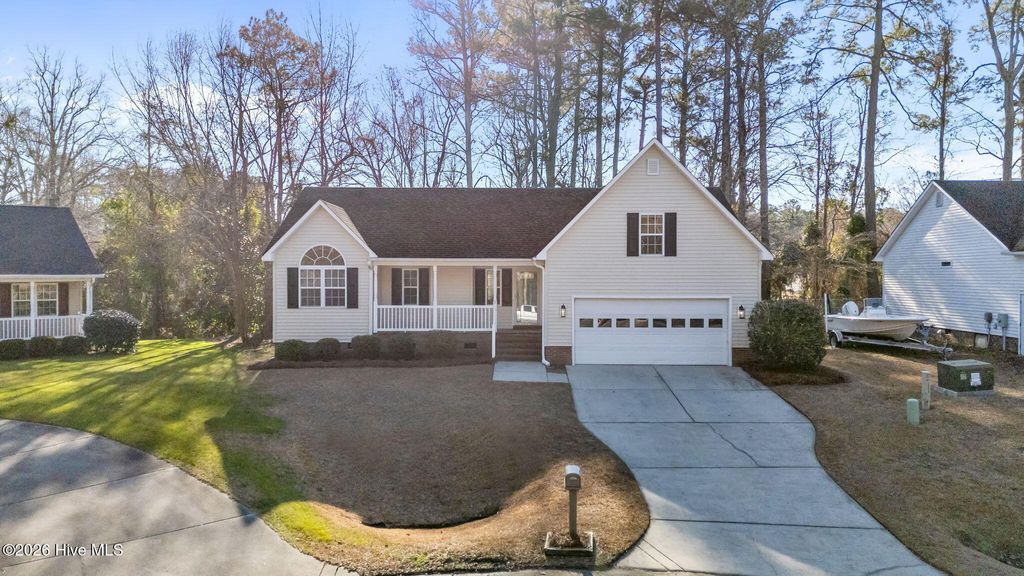 Photo of 136 Leonard Drive, New Bern, NC 28560 (MLS # 100553141)