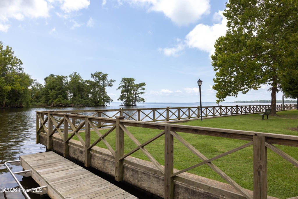 Photo of 220 E King Street, Edenton, NC 27932 (MLS # 100588241)