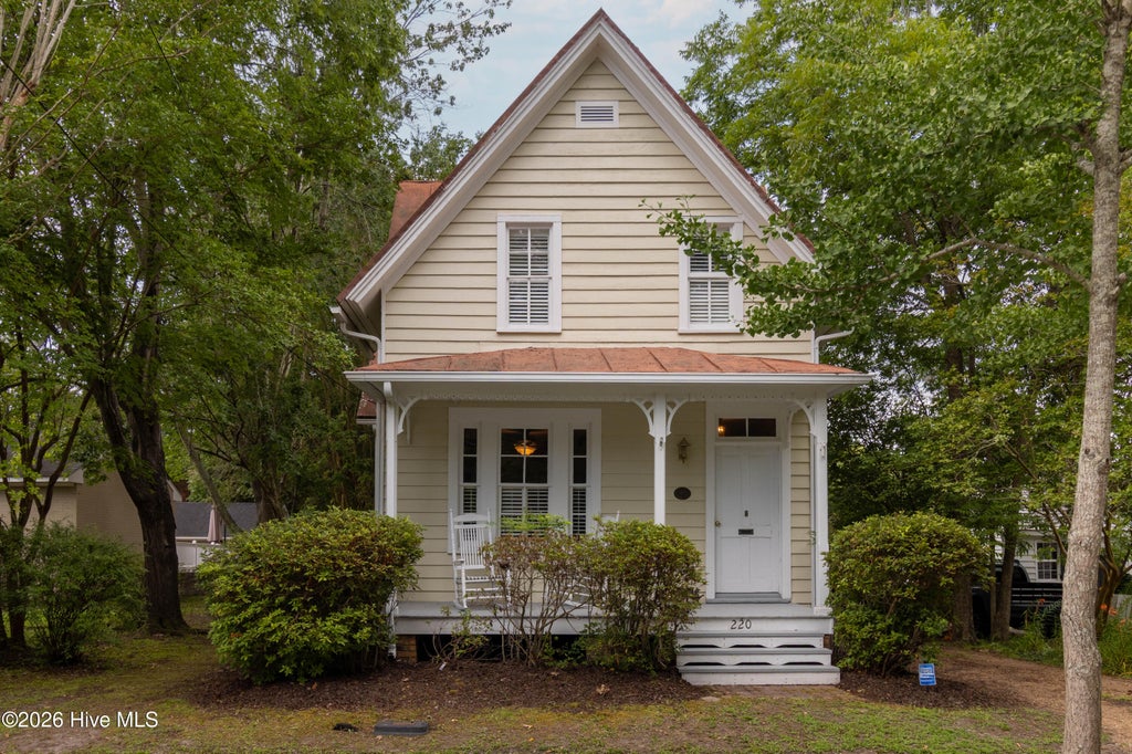 Photo of 220 E King Street, Edenton, NC 27932 (MLS # 100588241)