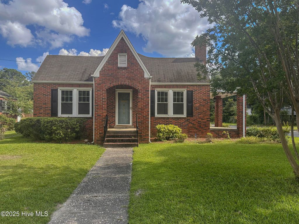 Photo of 202 E 17th Street, Lumberton, NC 28358 (MLS # 100515338)