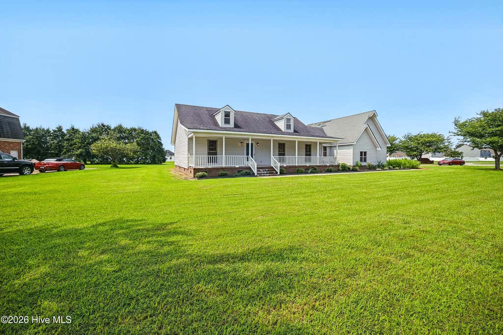 Photo of 105 Binnacle Court, Elizabeth City, NC 27909 (MLS # 100595695)