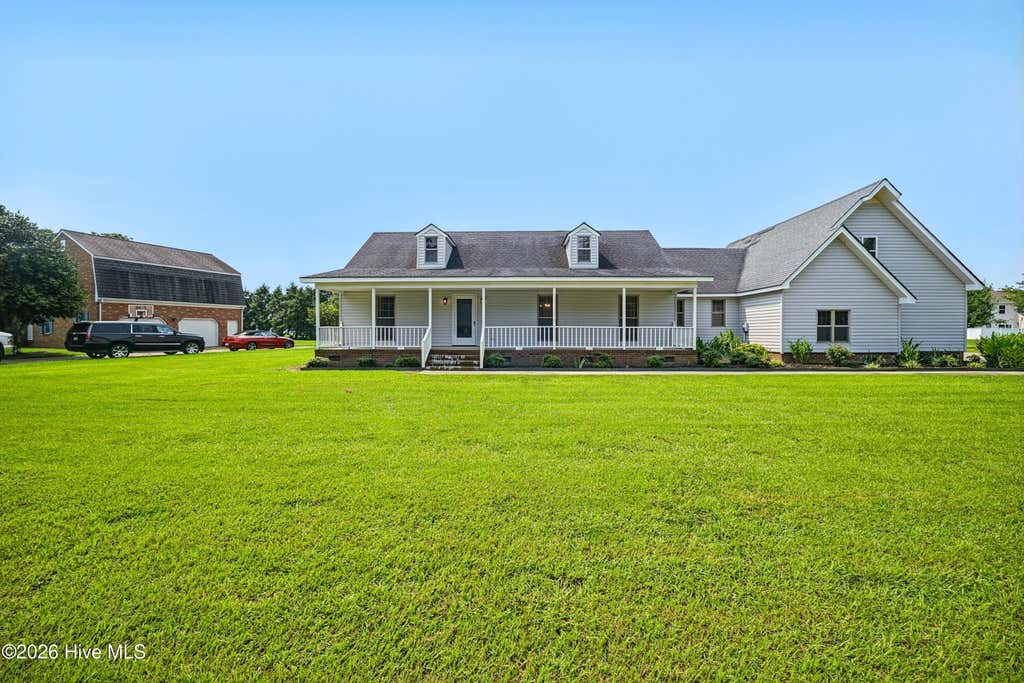 Photo of 105 Binnacle Court, Elizabeth City, NC 27909 (MLS # 100595695)