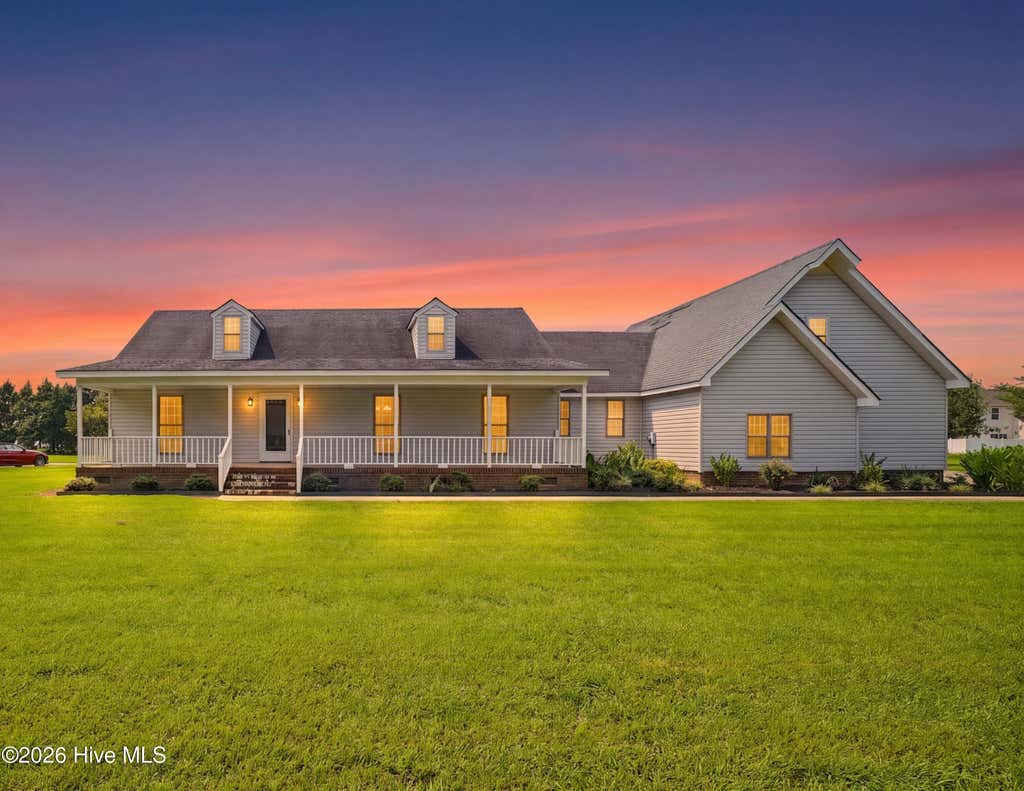 Photo of 105 Binnacle Court, Elizabeth City, NC 27909 (MLS # 100595695)
