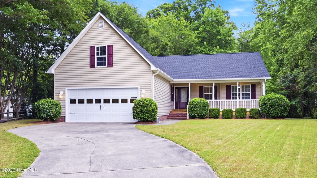 Photo of 138 Leonard Drive, New Bern, NC 28560 (MLS # 100576253)