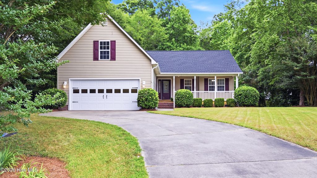 Photo of 138 Leonard Drive, New Bern, NC 28560 (MLS # 100576253)