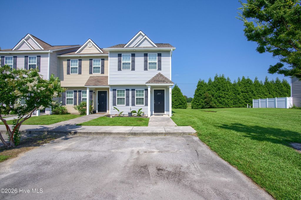 Photo of 205 Lanieve Court #Unit 3, Hubert, NC 28539 (MLS # 100552411)