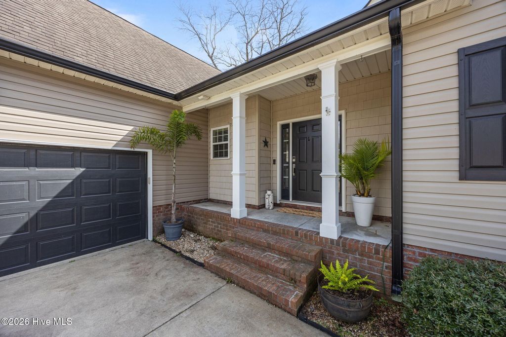 Photo of 695 Crump Farm Road, New Bern, NC 28562 (MLS # 100560370)