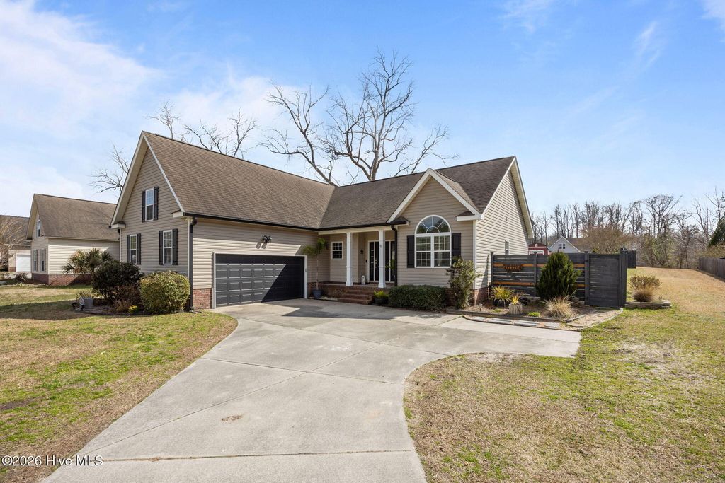 Photo of 695 Crump Farm Road, New Bern, NC 28562 (MLS # 100560370)