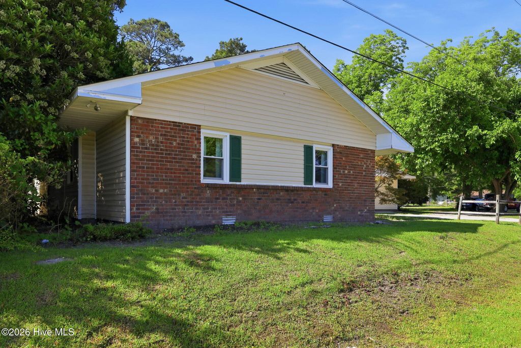 Photo of 1851 Burgaw Highway, Jacksonville, NC 28540 (MLS # 100575112)
