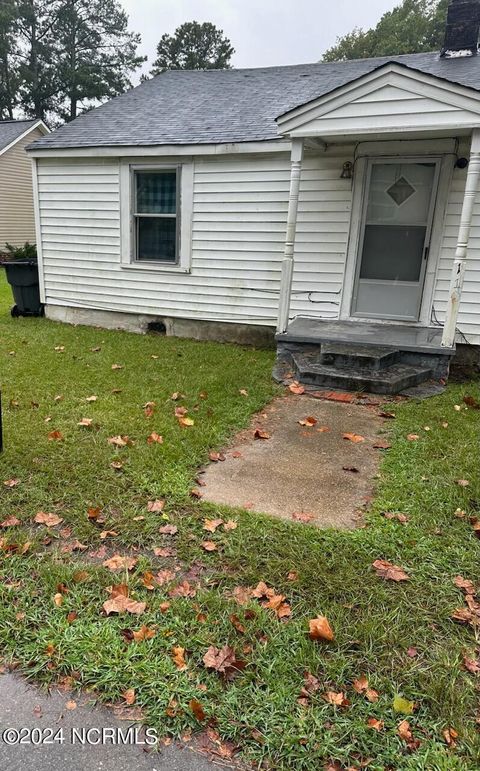 Homes For Sale - 110 Grady Street<br/> Four Oaks, NC 27524