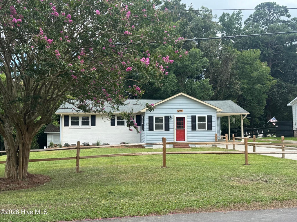 Photo of 208 Regalwood Drive, Jacksonville, NC 28546 (MLS # 100589502)