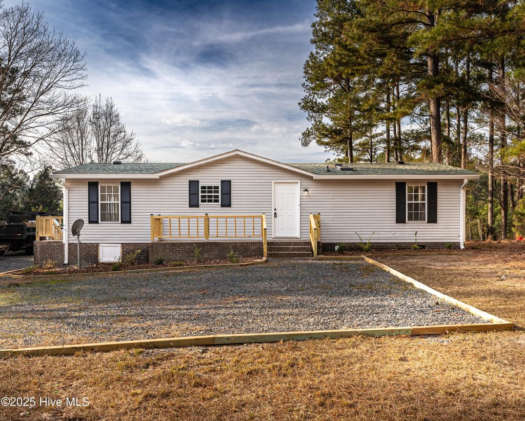 Photo of 142 Pine Valley Lane, West End, NC 27376 (MLS # 100546250)