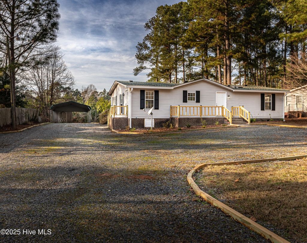 Photo of 142 Pine Valley Lane, West End, NC 27376 (MLS # 100546250)