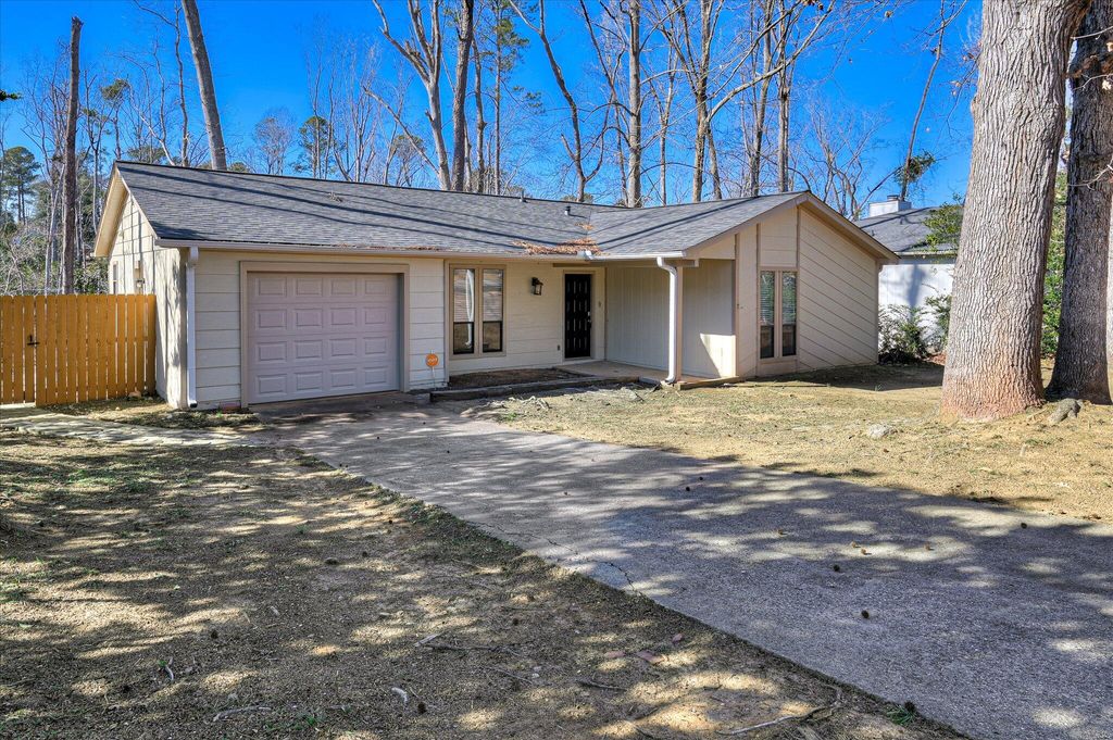 Photo of 277 W Wynngate Drive, Martinez, GA 30907 (MLS # 551611)