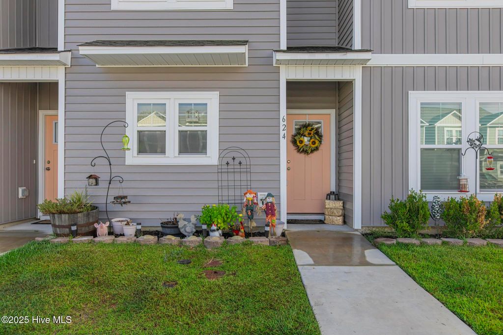 Photo of 624 Jacks Crossing Drive, Hubert, NC 28539 (MLS # 100533481)